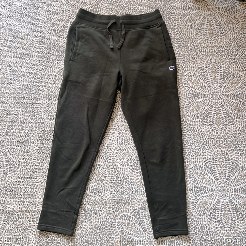Champion sweatpants. Dark Green. Size Medium. Ankle length. Side pockets